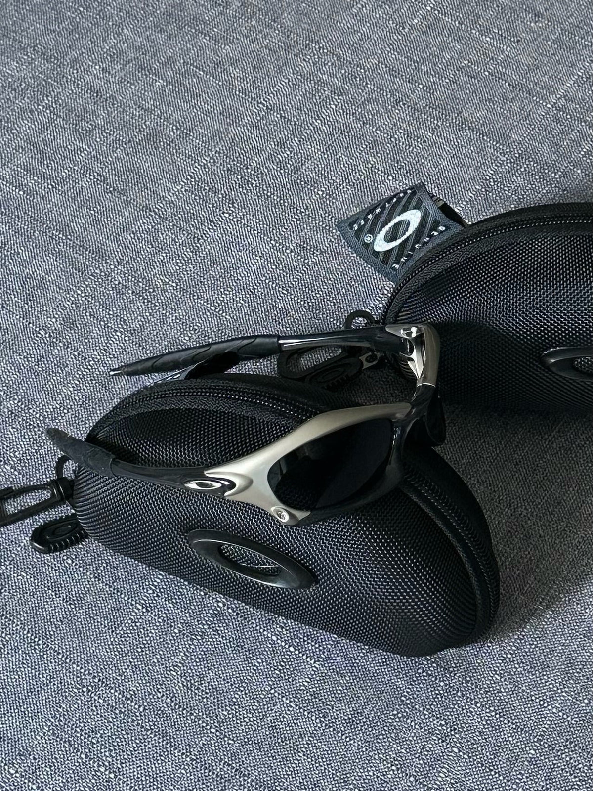 Vintage Oakley Splice Sunglasses: Polished SILVER Frame, Black Lenses - Vintage Collectible